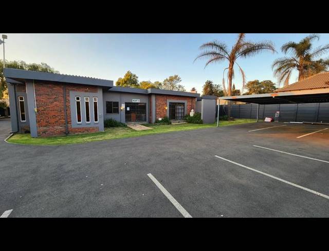 5 BEDROOM HOUSE FOR SALE IN BRACKENHURST